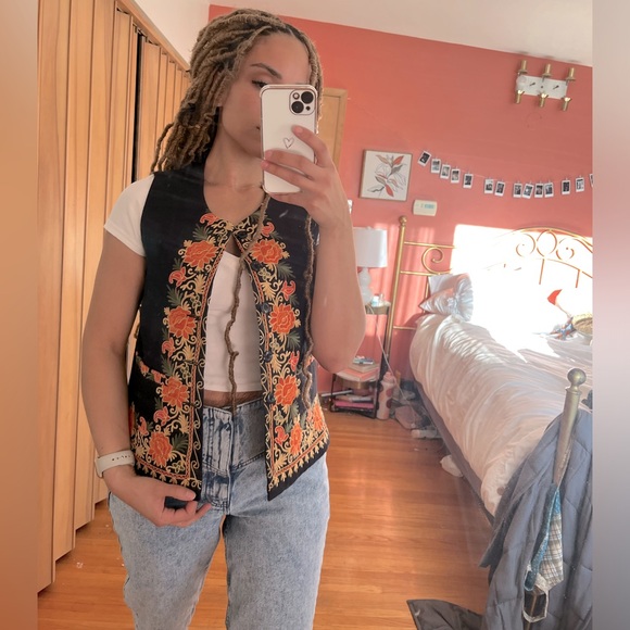 Beautiful embroidered wool vest - Picture 2 of 5